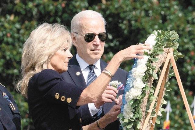 16일 미국 워싱턴 의회에서 열린 행사에 참석한 조 바이든 미국 대통령과 부인 질 바이든 여사. 워싱턴=AP 뉴시스