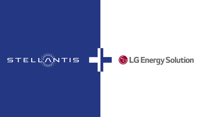 스텔란티스(왼쪽)와 엘지(LG)에너지솔루션 회사 로고. 엘지에너지솔루션 제공