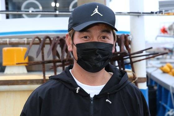 대청도의 홍어 전문 어민 노진석씨. 평생 홍어를 잡은 아버지를 이어 3년 전 홍어잡이에 나섰다.