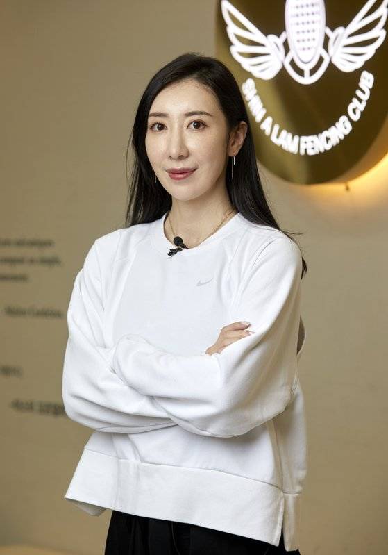 2018년 국가대표 타이틀을 내려놓은 신아람 선수는 누구나 가깝게 다가갈 수 있는 펜싱클럽을 열고 펜싱의 대중화를 위해 힘을 쏟고 있다.