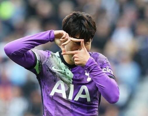 손흥민이 18일 인스타그램에 경기 중 쓰러진 관중의 쾌유를 바란다는 글을 적었다. /사진=손흥민 인스타그램 캡처