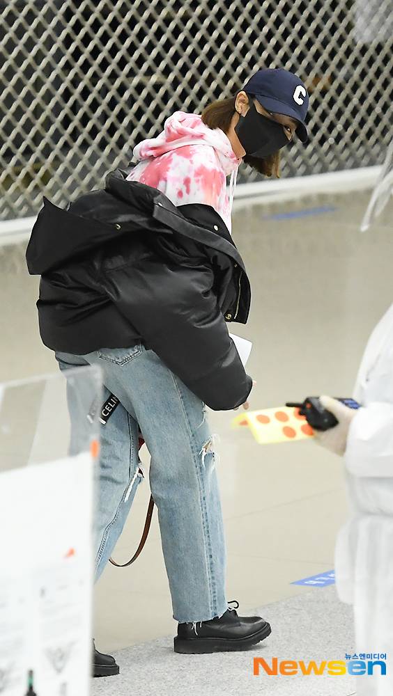 리사, ‘프랑스 잘 다녀왔어요 ’