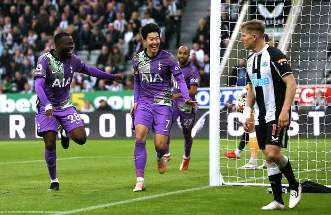 득점 후 세레머니 중인 손흥민. Getty Images 코리아