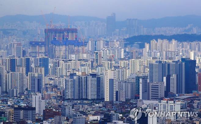 서울 남산에서 바라본 아파트 단지 모습 [연합뉴스 자료사진]