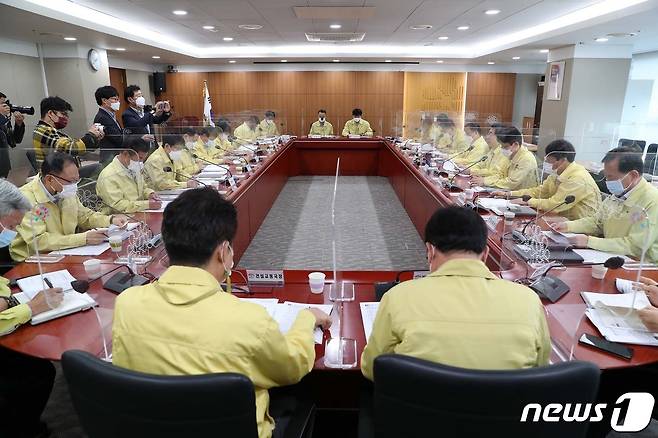 양승조 충남도지사가 충청권 메가시티 4가지 핵심과제를 발표하며 이를 실현하기 위한 ‘혁신도시 시즌2’를 촉구했다.© 뉴스1