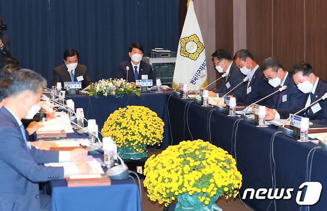 19일 전주 그랜드힐스턴호텔에서 ‘전국시군자치구의장협의회(이하 협의회) 제239차 시도대표회의’가 개최됐다.(전주시의회 제공)© 뉴스1