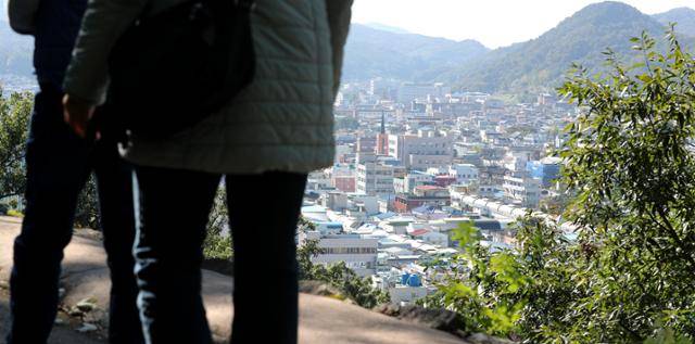 행정안전부가 시군구 89곳을 인구감소지역으로 지정 고시한 18일 충남 공주의 구시가지 모습. 공주=연합뉴스