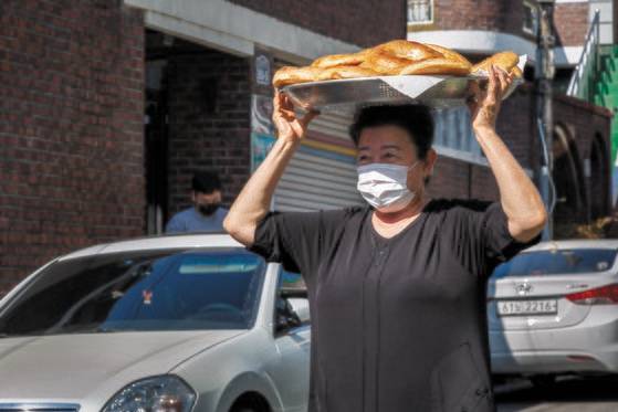 우리가 밥과 반찬을 같이 먹듯, 중앙아시아에서는 레표시카라는 빵을 반찬이나, 수프, 메인 요리와 함께 먹는다. [광주대학교-아시아문화원 컨소시엄]