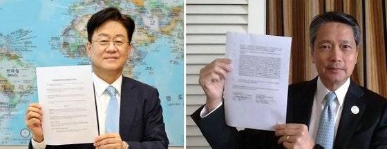 김정훈 현대글로비스 대표이사(왼쪽)와 윌버 목 에어프로덕츠 아시아 사장이 19일 화상으로 액화 및 청정수소 공급망 구축을 위한 양해각서를 맺었다. 사진 현대글로비스