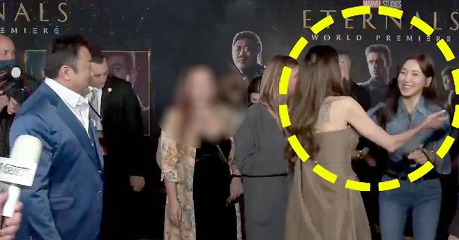 마동석은 ‘이터널스’에 함께 출연한 할리우드 배우 안젤리나 졸리와 반갑게 인사를 나눈 뒤 예정화를 소개했고, 졸리는 예정화에게 다가가 포옹을 했다. [트위터 캡처]