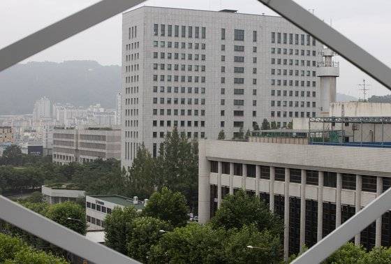 서울 서초구 누에다리에서 바라본 대검찰청과 서초경찰서의 모습. 연합뉴스