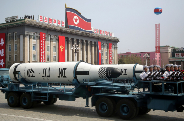 북한이 SLBM인 북극성 1호 미사일이 지난 2017년 4월 15일 평양군사 행진에서 공개된 모습