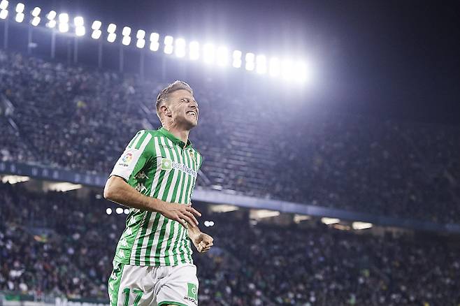 SEVILLE, SPAIN - FEBRUARY 21: Joaquin Sanchez of Real Betis reacts during the Liga match between Real Betis Balompie and RCD Mallorca at Estadio Benito Villamarin on February 21, 2020 in Seville, Spain. (Photo by Fran Santiago/Getty Images)