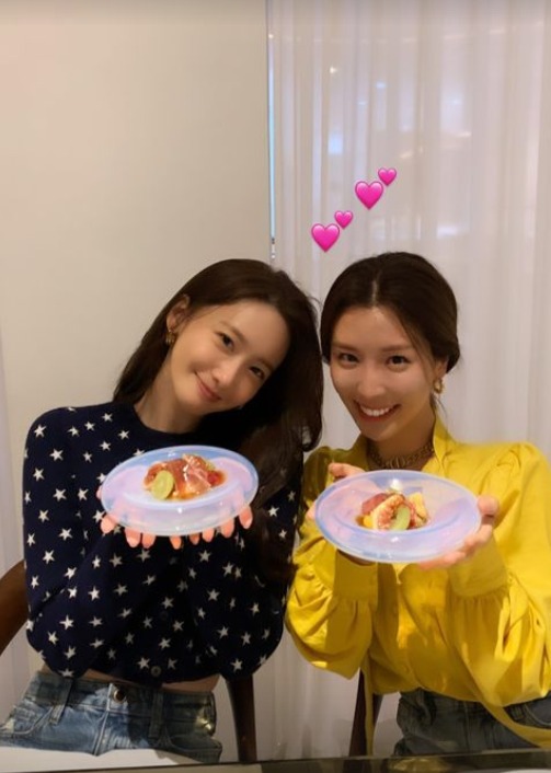Musical actor Ham Yeon-ji showed off his friendship with Girls Generation Im Yoon-ah.On the 19th, Ham Yeonji posted a picture on his instagram story without any writing.Sizan Ham Yeonji is wearing a yellow blouse and sitting side by side with Girls Generation Im Yoon-ah at the table, smiling while listening to a plate containing fruit.The innocent and lovely beauty of the two people who can not cover their superiority catches the attention of the fans.You can also feel a special friendship in the pictures of two people who look friendly and use heart emoticons.Ham Yeon-ji is the eldest daughter of Chairman Hahm Young-joon of Ottogi and married her husband, a non-entertainer of the same age, in 2017. She now runs a private YouTube channel and actively communicates with fans.Im Yoon-ah is also an actor after her debut as a group Girls Generation; she recently starred in the film Miracles and performed hotly.
