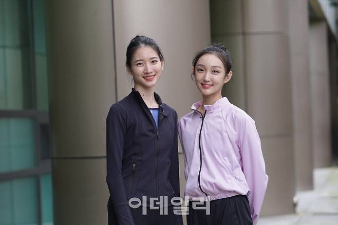 국립발레단 ‘주얼스’에서 에메랄드를 맡은 단원 곽화경(오른쪽), 루비를 맡은 정은지. (사진=국립발레단)