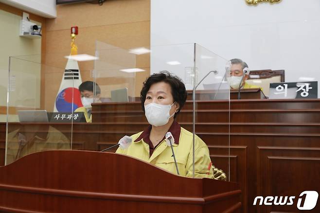 이해양 무주군의원이 20일 열린 제287회 무주군의회 임시회에서 "이상기후에 따른 벼 병충해 피해에 대한 대책을 마련해야한다"고 말하고 있다.(무주군의회 제공)2021.10.20/뉴스1