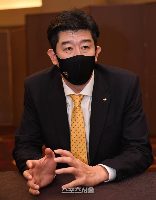 후인정 KB손해보험 감독이 인터뷰를 하고 있다. KOVO 제공