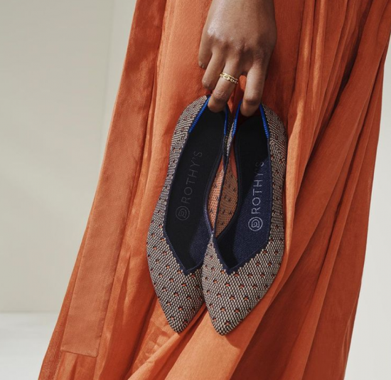 로티스의 플랫슈즈. 사진=로티스 공식 인스타그램 화면 캡처.