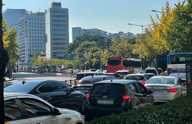 서울 광화문에서 서대문역 사거리 방면 도로 일대는 교통 혼잡으로 극심한 정체를 빚었다.ⓒ데일리안