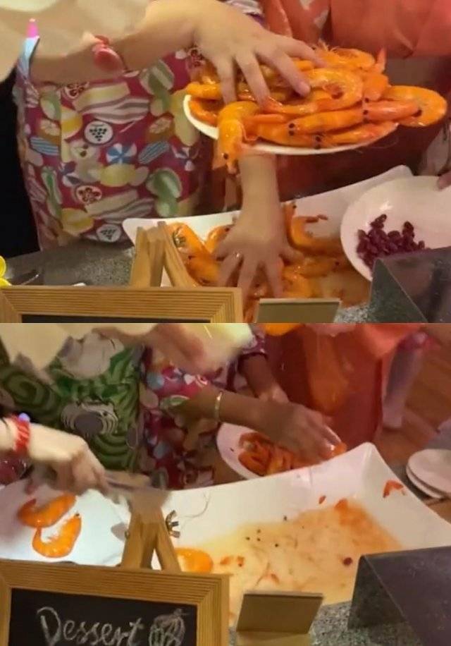 대하를 맨손으로 퍼담는 중국 손님. 웨이보