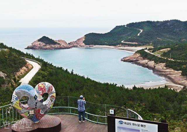 비금도 하트해변. 본래 명칭은 하늬바람이 거세게 부는 곳이라는 의미의 하누넘해변이다.