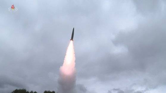 북한이 지난달 탄도미사일을 발사하는 장면. 조선중앙TV=연합뉴스