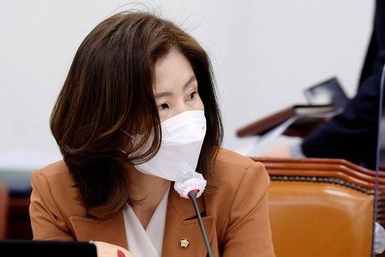 김미애 국민의힘 의원이 국감장에서 질의하고 있다. 뉴스1