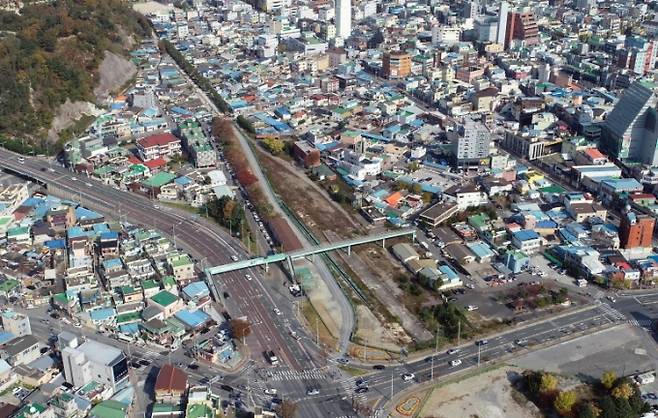 29일 철거되는 옛 포항역 육교. (포항시 제공) 2021.10.20