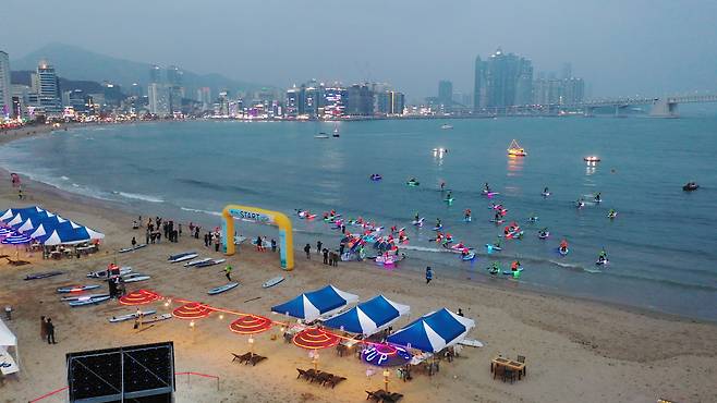 광안리 해양레저 중 인기가 높아지고 있는 패들보드