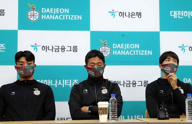 ▲ 박진섭, 이민성 감독, 마사 ⓒ대전하나시티즌