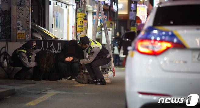 경찰 주취자 처리 자료사진.(경찰 제공)2021.10.21© 뉴스1