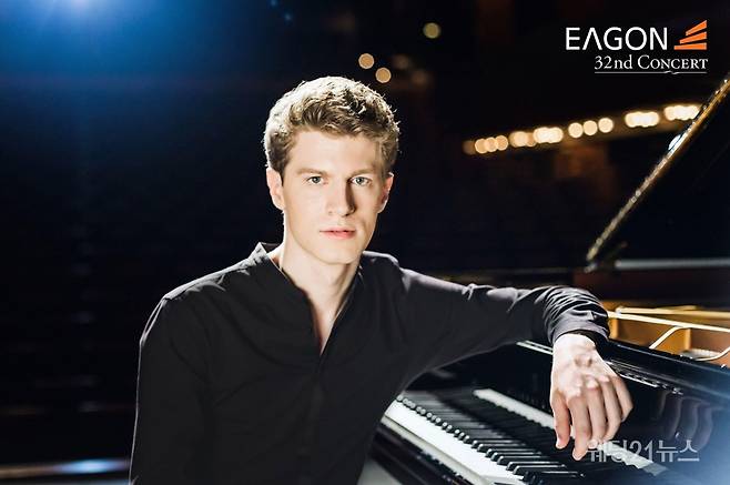 사진 : 제32회 이건음악회 연주자 피아니스트 '알렉산더 크리헬'