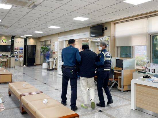 민원봉사과 폭력예방 모의훈련.