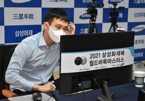 중국 신예 리웨이칭을 꺾고 첫 관문을 무사히 통과, 미위팅과 8강을 다투게 된 박정환.  /한국기원