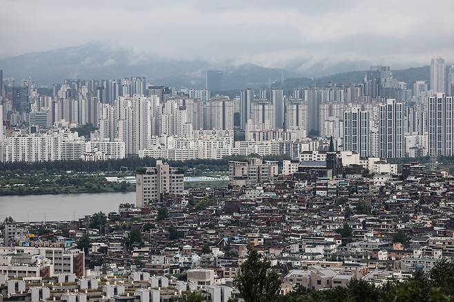 지난 6일 서울 남산에서 바라본 서울 용산구와 서초구 일대 아파트 / 연합뉴스