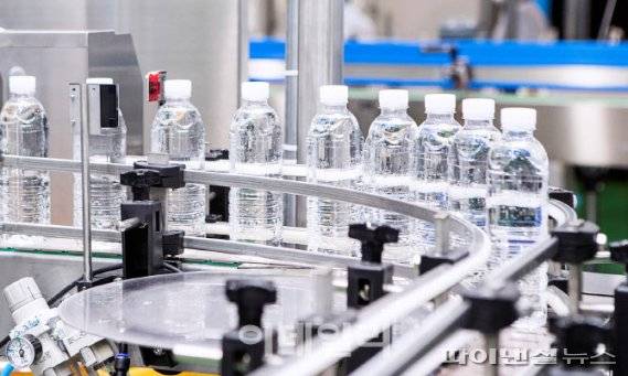 재생페트 적용 제주삼다수 생산 모습 [제주도개발공사 제공]