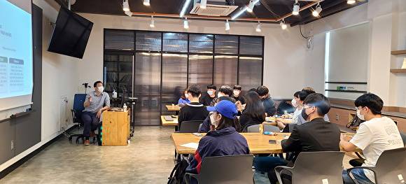 순천향대 학생들이 공공기관 취업 준비 특강을 듣고 있다. [사진=순천향대]