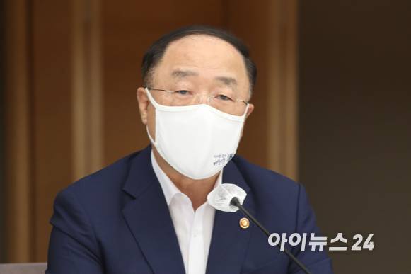 홍남기 경제 부총리 겸 기획재정부 장관 [사진=김성진기자]