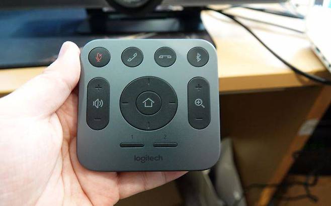 블루투스 리모컨 사용, 출처=IT동아)