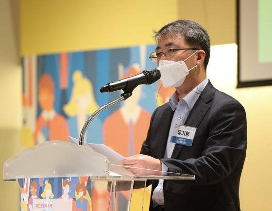 유기영 서울연구원장 직무대행이 21일 오후 서울 중구 페럼타워 페럼홀에서 열린 서울연구원 개원29주년 기념세미나 '위드코로나 시대, 서울의 도시전망' 세미나에서 개회사를 하고 있다. 뉴스1
