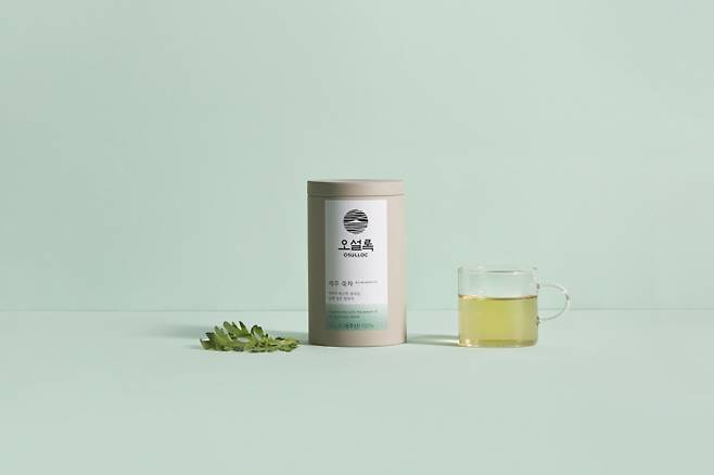 오설록 제주 쑥차는 카페인이 전혀 함유돼 있지 않아 임산부나 카페인에 예민한 사람도 부담 없이 마실 수 있다.