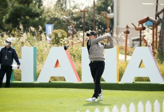 김민규의 티샷 모습.
[하나은행 인비테이셔널 대회본부 제공]