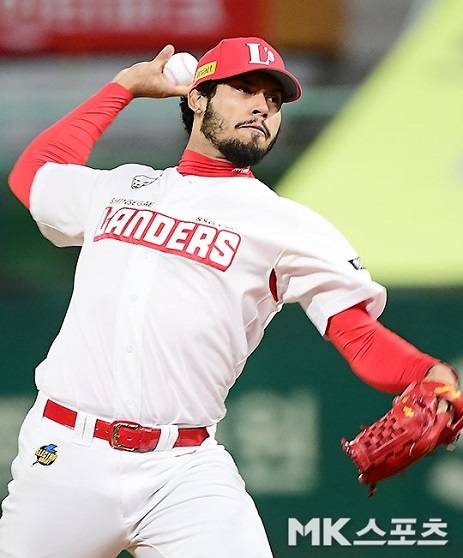 SSG 랜더스 외국인 투수 윌머 폰트가 21일 인천 SSG랜더스필드에서 열린 두산 베어스와의 경기에 선발등판해 역투하고 있다. 사진(인천)=김영구 기자