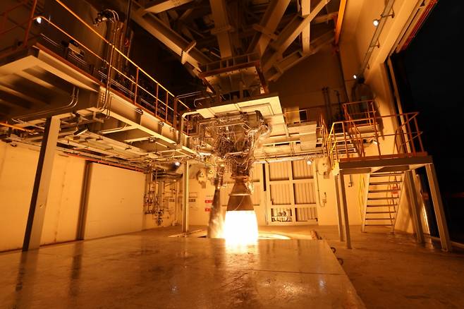 75t급 엔진 연소시험. /사진제공=한국항공우주연구원