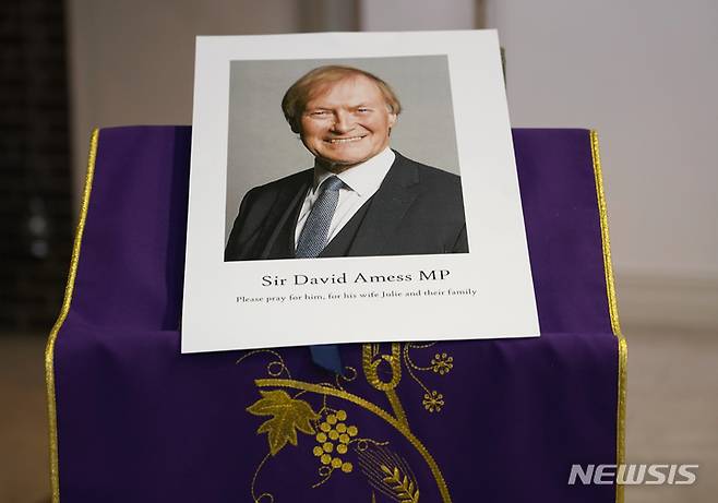[에섹스(잉글랜드)=AP/뉴시스] 15일(현지시간) 영국 에식스에서 열린 유권자 만남 행사 도중 피습을 당해 사망한 고(故) 데이비드 에이메스 영국 보수당 하원 의원 사진. 2021.10.16.
