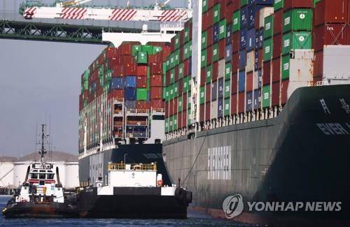 미국 로스앤젤레스(LA)항 입항을 기다리는 컨테이너선 [Getty Images/AFP 연합뉴스 자료사진. 재판매 및 DB 금지]