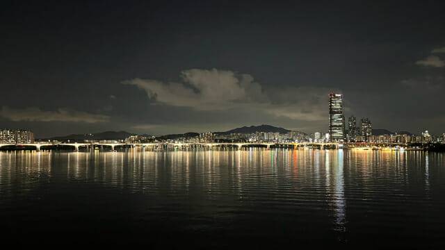 아이폰13으로 야간 모드를 끄고 찍은 야경. (사진=지디넷코리아)