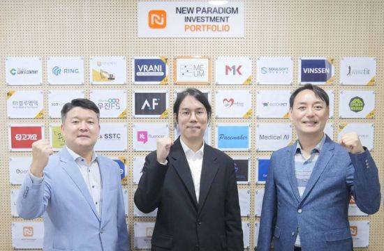왼쪽부터 배상승 뉴패러다임인베스트먼트 공동대표, 김휘재 믐 대표, 박제현 뉴패러다임인베스트먼트 공동대표. [사진제공 = 뉴패러다임인베스트먼트]