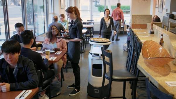 미국의 한 레스토랑에서 음식을 나르는 서빙 로봇 ‘페니'의 실제 활용 영상/베어로보틱스 유튜브 캡처