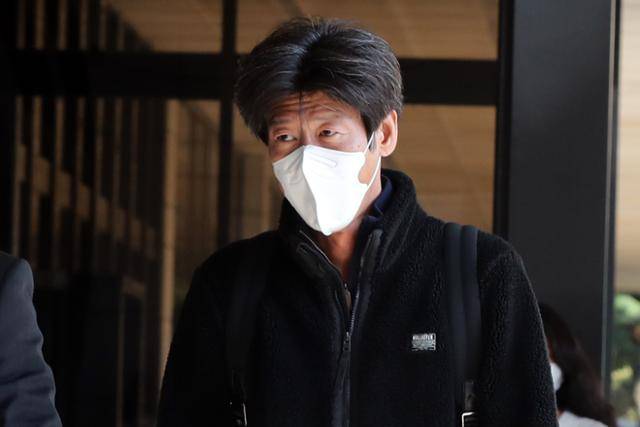 경기 성남시 대장동 개발 특혜 의혹의 핵심인물 중 한 명인 남욱 변호사가 22일 조사를 받기 위해 서울 서초구 서울중앙지검에 출석했다. 뉴스1